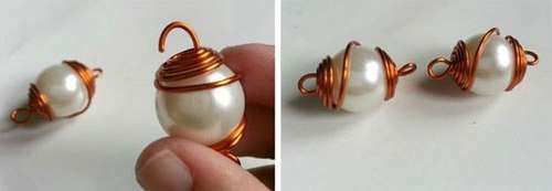 Du kan koble armbåndet til ringer som er kjøpt i en tilbehørsbutikk eller er laget av wire. Et tettere armbånd vil vise seg hvis du kobler det til løkkene som er på perlene. For å gjøre dette må du bøye en sløyfe litt.