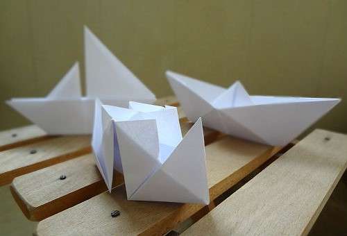 jak postupně vyrobit loď z papíru