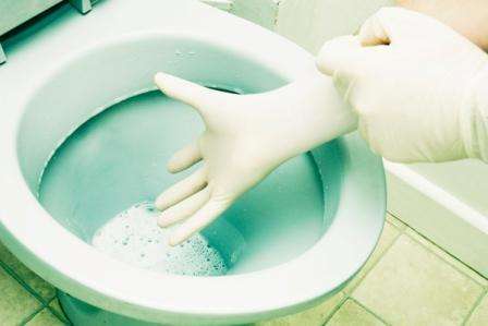 Jak vyčistit záchodovou mísu kyselinou citrónovou