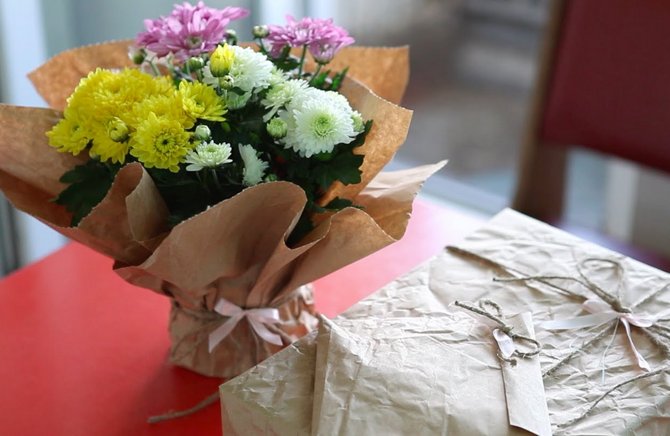 Hva du skal gi en blomsterhandler: gaveideer