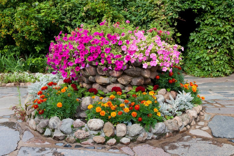 Hvordan lage et blomsterbed med egne hender