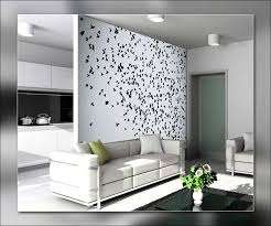 פרפרים או פרחים נפחיים יעזרו להחיות את הקיר, שתוכל להכין בעצמך מתחת