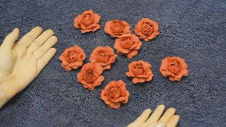 Výroba jednoduché růže z barevného papíru