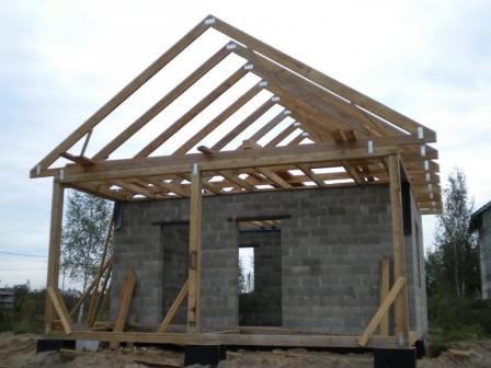 Das Austreiben eines Gebäudes aus einem Betonblock ist wirtschaftlich rentabel als aus einem Ziegelstein oder Holz, und der Vorgang dauert um ein Vielfaches kürzer