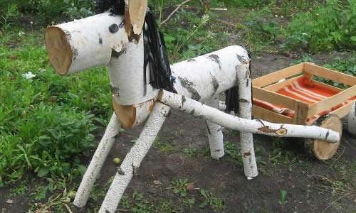 DIY -håndverk for hagen laget av tre og snags