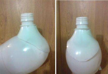 Klipp nakken på flasken skrått slik at den kan kobles til hoveddelen for å danne duens kropp og hals. Koble de to delene av flasken.