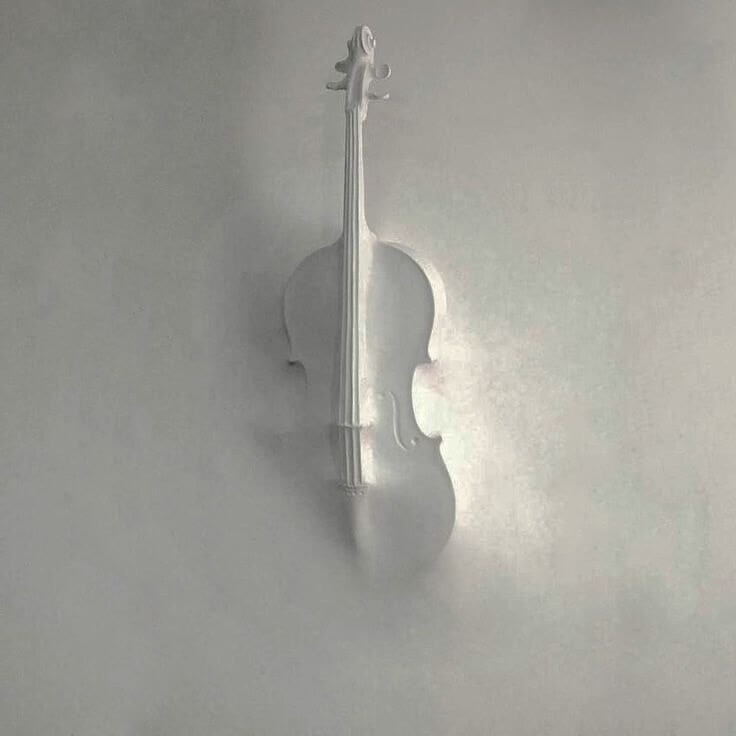 Volumetrinen 3D -kuva musiikillisesta viulusta, joka on vielä lyöty kauniisti piirustuksella