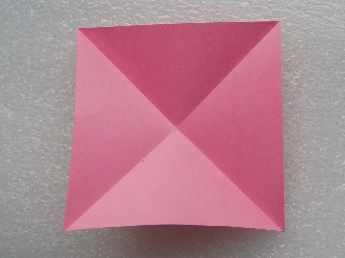 Origami lilie krok 1