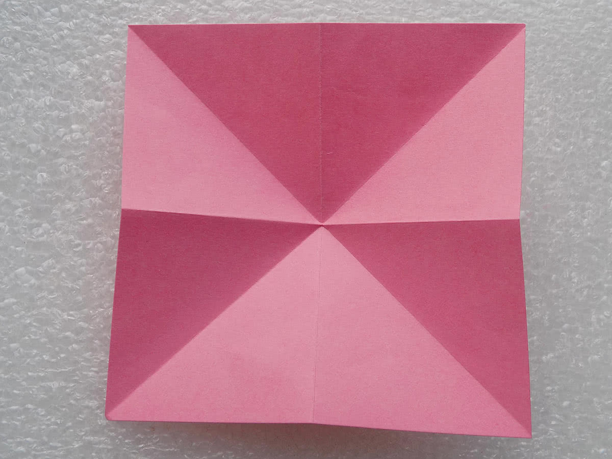 Origami lilie, krok 2
