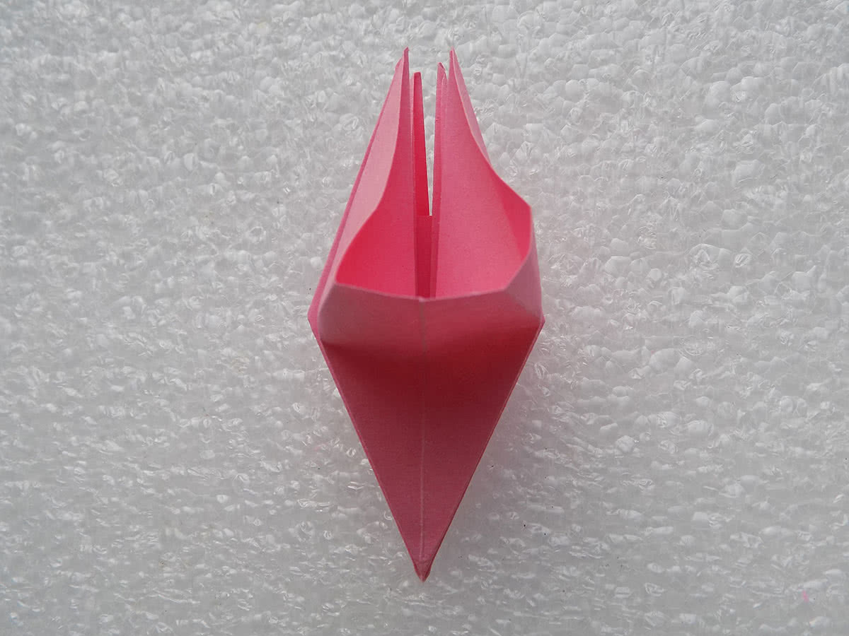 Origami lilie, krok 12