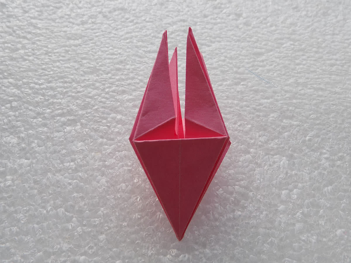 Origami lilie, krok 16