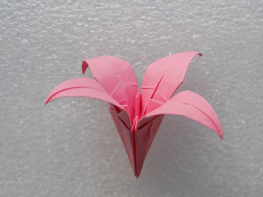 Origami lilie, krok 22