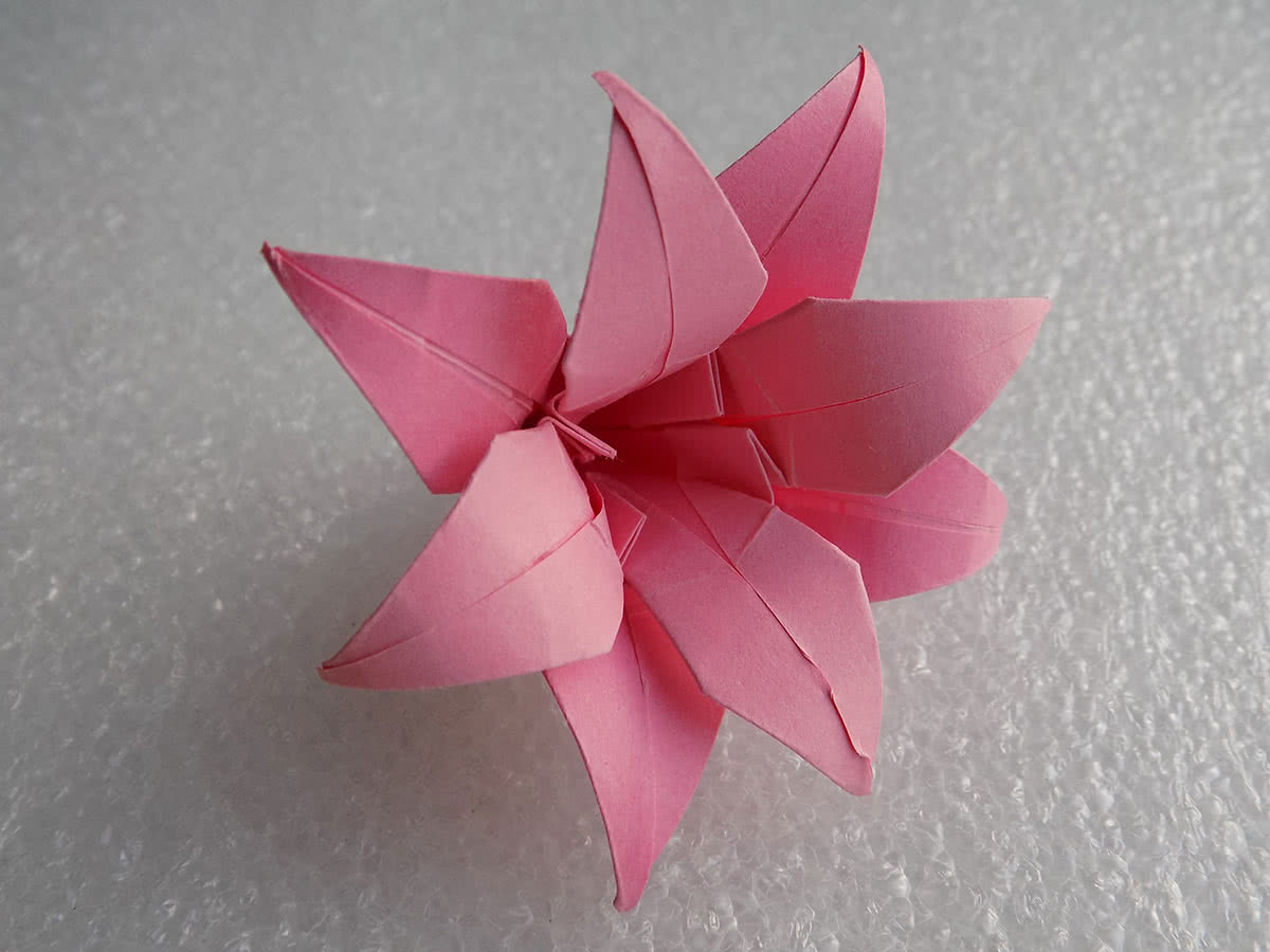Origami lilie krok 24