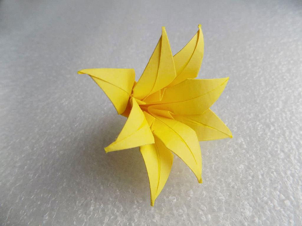 Origami lilie krok 25