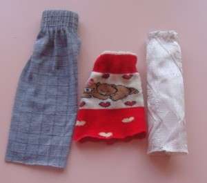 Hame auttaa lisäämään makua mihin tahansa nuken ulkoasuun. Voit yksinkertaisesti valita sukan tai hihan osan joustavaa, leikattua sopivan pituiseksi. Ompele kauniita pitkiä hameita ja nukesta tulee todellinen fashionista.
