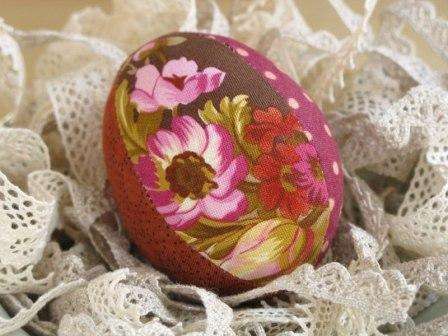 Velikonoční vajíčka vyrobená z látky