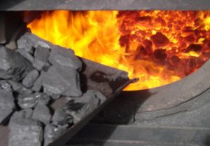 Hvordan tenne en ovn med kull: trinnvise trinn og tips for tenning