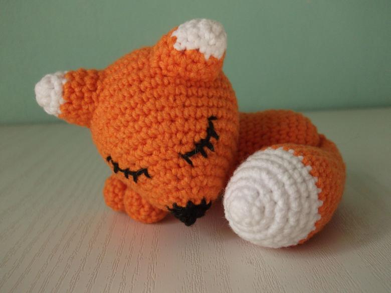 כיתת אמן Amigurumi: איך לסרוג עם סרוגה או סריגה מתחילים