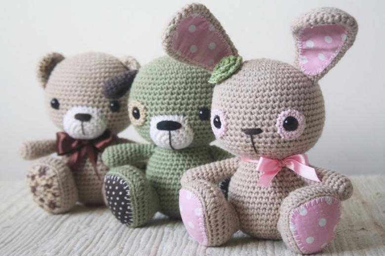 כיתת אמן Amigurumi: איך לסרוג עם סרוגה או סריגה מתחילים