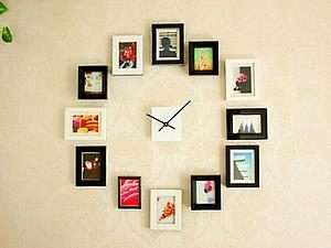 Einige Näherinnen verwenden rund um die Uhr einen Multirahmen, um die Wand stilvoll zu dekorieren. Sie können sich Ihre eigene Idee für die Dekoration von Fotos einfallen lassen, Hauptsache, das Dekor wird mit dem Overall kombiniert