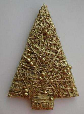 DIY vánoční stromeček vyrobený z nití