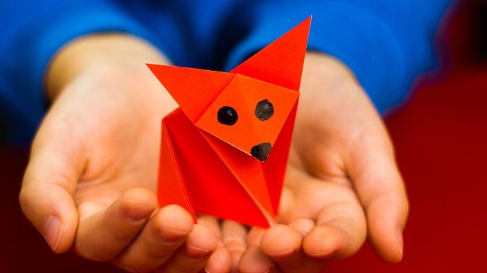 Wie man Origami-Figuren für Kinder herstellt