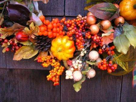 podzimní dekorace z listí a zeleniny