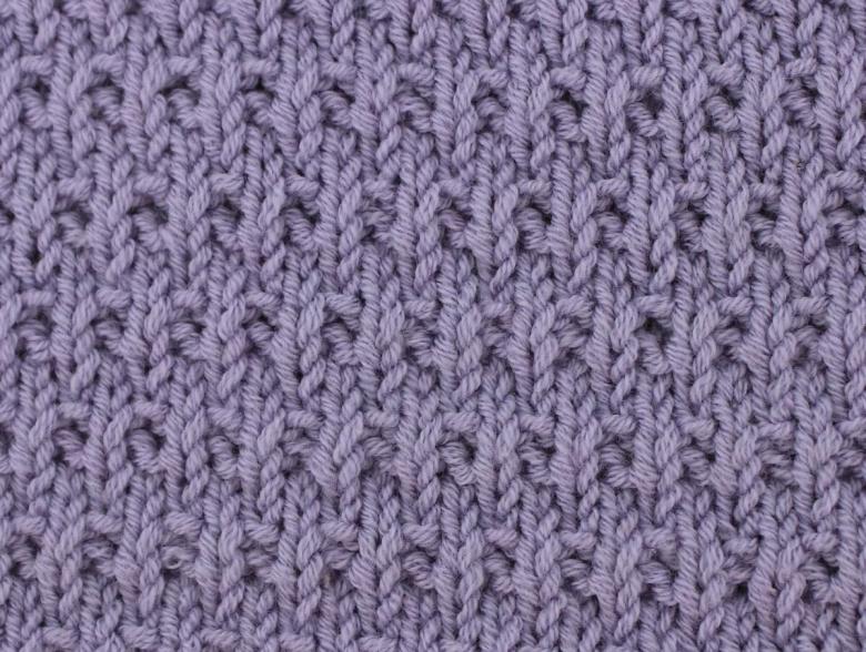 Dichte Häkel- oder Strickmuster mit Diagrammen und Beschreibungen
