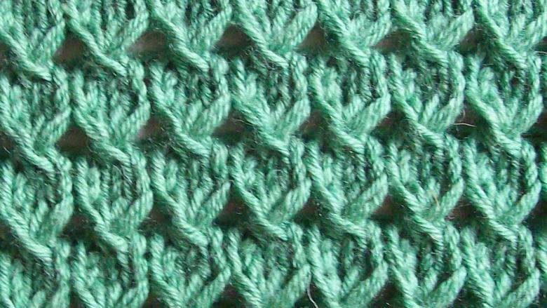 Dichte Häkel- oder Strickmuster mit Diagrammen und Beschreibungen