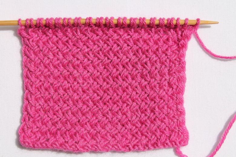 Dichte Häkel- oder Strickmuster mit Diagrammen und Beschreibungen
