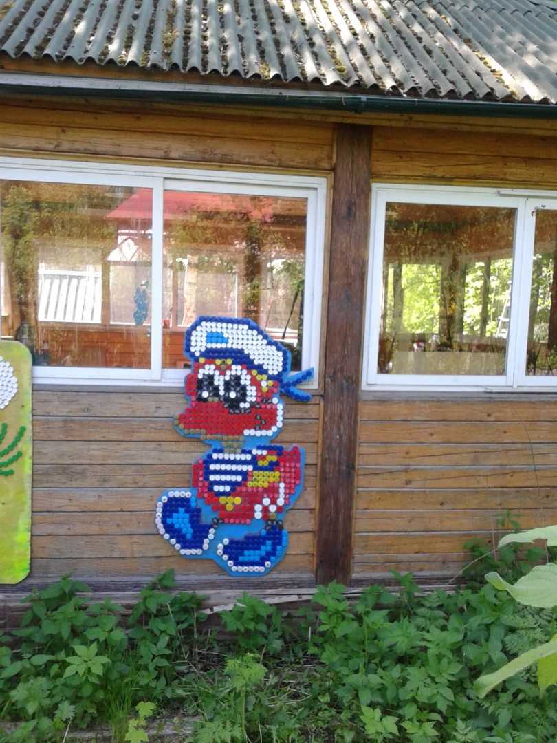 Mit den eigenen Händen aus Blechdosen und verschiedenen Deckeln basteln - Dekoideen und Einsatzmöglichkeiten handlicher Materialien, Fotobeispiele, Videos