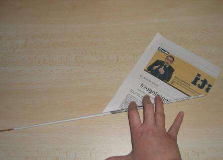 kierrämme sanomalehden putkeen