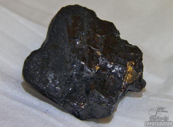 Fossile Kohlen können Beimischungen verschiedener Mineralien enthalten