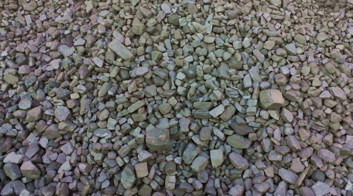 הסלע נמצא בתוך הפחם