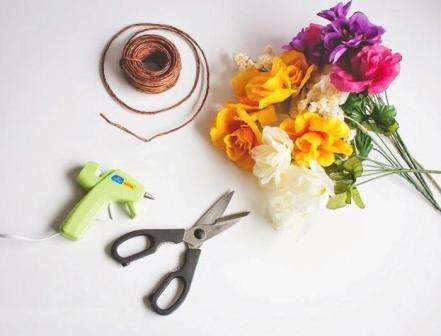 איך להכין זר פרחים מלאכותיים במו ידיכם.