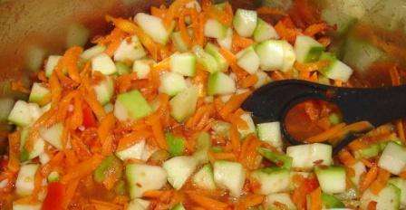 Přípravy na zimní zeleninový salát recepty: paprika, cuketa
